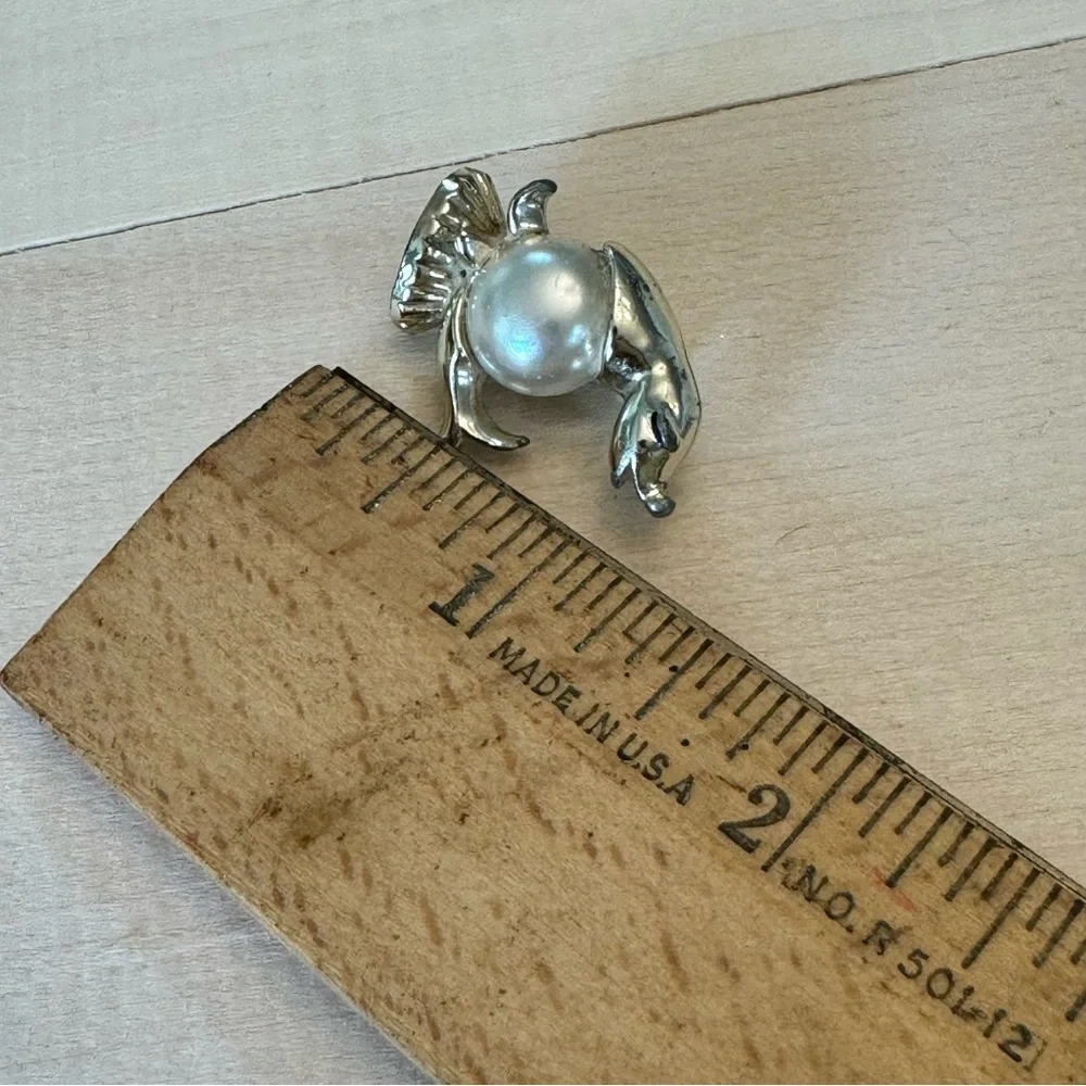Vintage Seal Pinniped Faux Pearl Gold Tone Brooch Pin